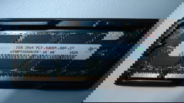 Μνήμη RAM για λαπτοπ HYNIX 2GB DDR2 800MHZ (PC2-6400)