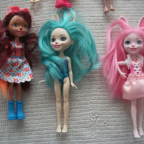 Enchantimals dolls set of 8 used, one smaller with missing clothes