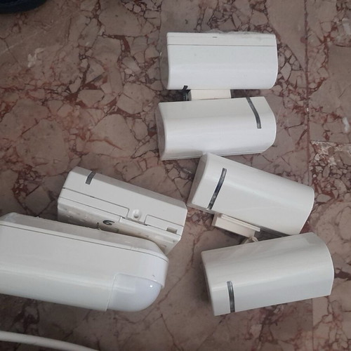 RiscO hybrid alarm like new with 120 zones and wireless contacts