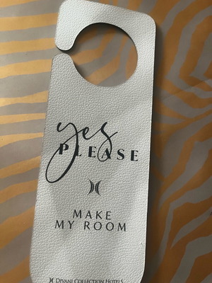 Door hanger like new, informational