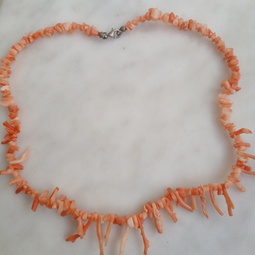 Necklace with natural small coral branches, 40 cm