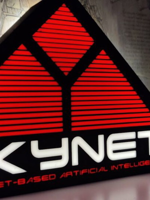 Terminator SKYNET φωτιστικό σαν καινούργιο, USB με διακόπτη