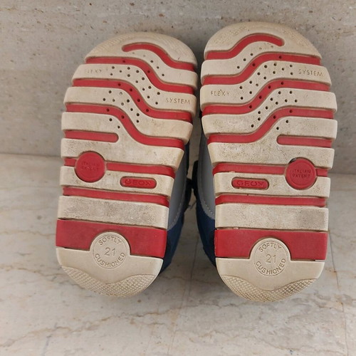 Athletic shoes used with breathable anatomical sole
