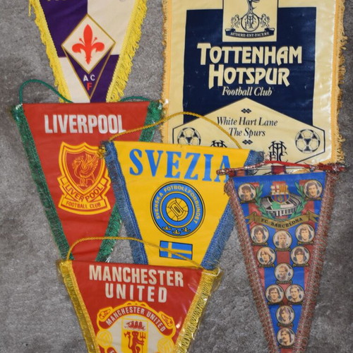 Vintage team pennants used, pack of 8