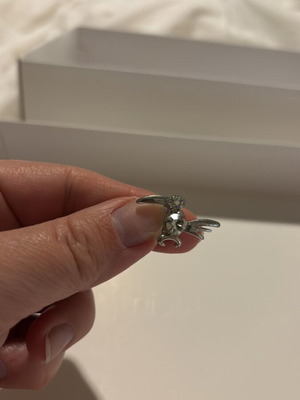 Pin with bird and rhinestone silver like new