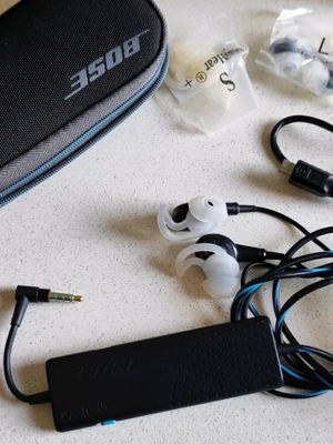Bose QuietComfort 20 headphones with noise cancelling like new