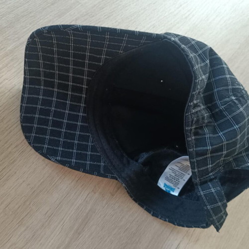 Lonsdale men's hat like new, adjustable size, black and grey