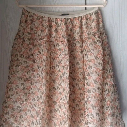 Silk skirt 100% like new, size M 38 10