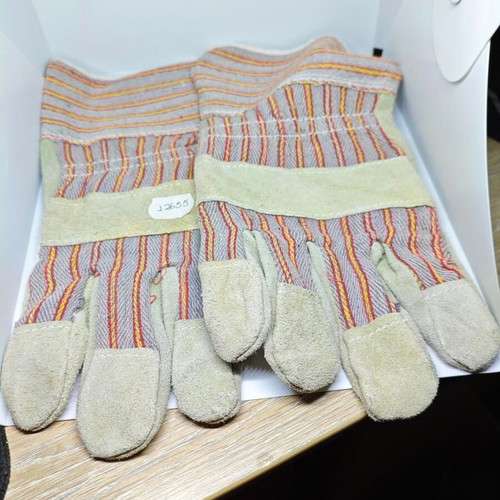 Work gloves reinforced with leather like new