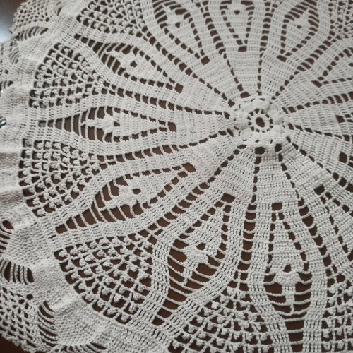 Knitted round tablecloth like new vintage diameter 1.50 m