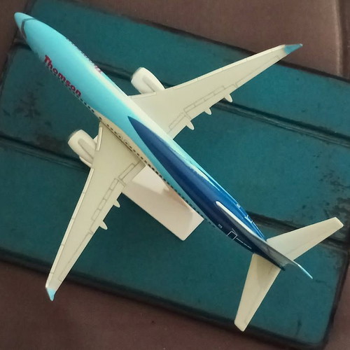 Boeing 737-800 Thomson Airlines plastic model like new