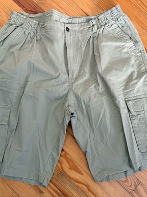 Cargo shorts beige size XL like new