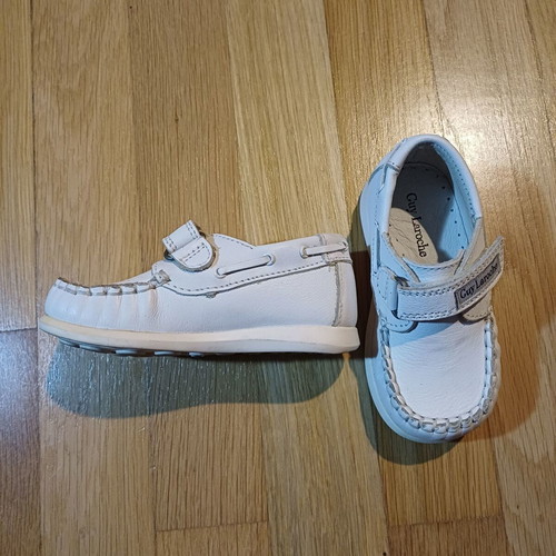 Guy Laroche leather shoes for boys white size 22 like new