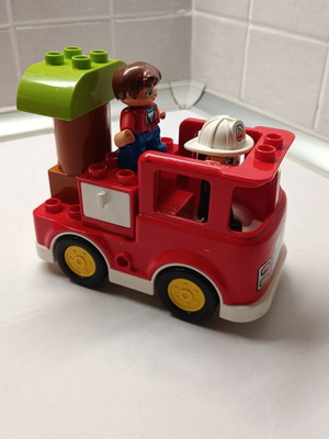Lego Πυροσβεστικό όχημα μεταχειρισμένο με 2 φιγούρες και δέντρο