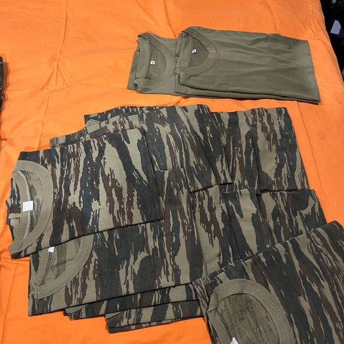 Soldier clothing like new, pack with 12 t-shirts, 3 sweatshirts, 12 pairs of socks and khaki neck gaiter