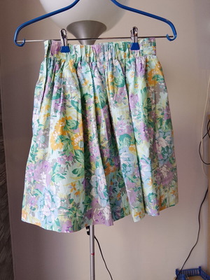 Floral skirt for girls size 10 years like new, pastel colors