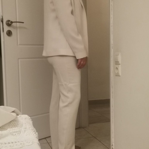 Ecru women's suit set like new, jacket size 40, pants size 42
