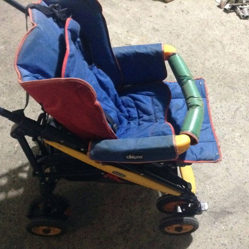 Chicco baby stroller like new with brakes and canopy