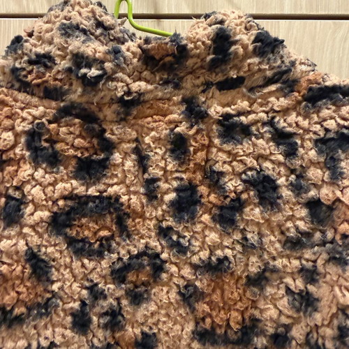 Leopard fleece used, warm and soft with pockets and zipper