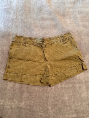 Attrattivo khaki shorts like new, size M