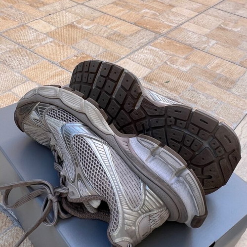 Balenciaga athletic shoes 3XL like new, taupe mix, size 41