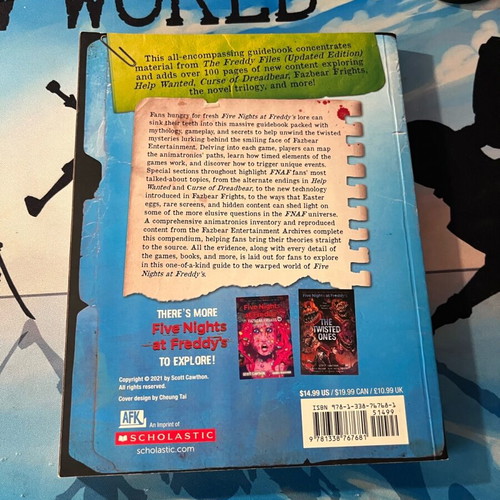 Five Nights at Freddy's The Ultimate Guide book like new, English