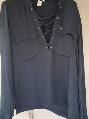 Μπλούζα H&M μπλε, σαν καινούργιο, μέγεθος M, με κορδόνια και τσέπες