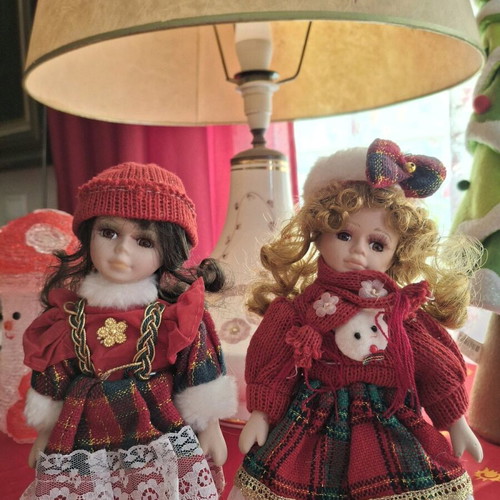 Christmas porcelain dolls like new, set of 2 pieces