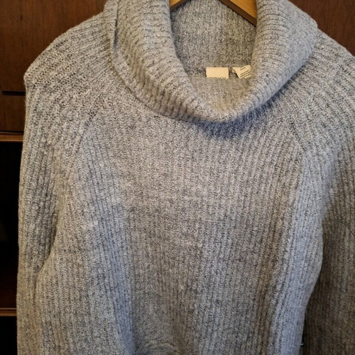 Roxy gray turtleneck pullover like new size M