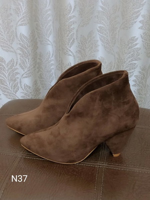 Γυναικεία μποτίνια μεταχειρισμένα, καφέ, μέγεθος 37, σε άριστη κατάσταση