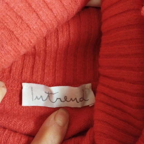Knitted 3/4 Sleeve Sweater like new, red, sizes S M L