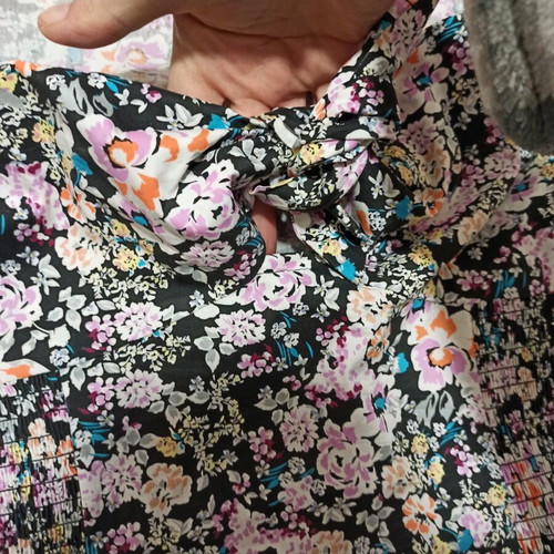 Gina Tricot floral top like new, XL size, puff sleeves