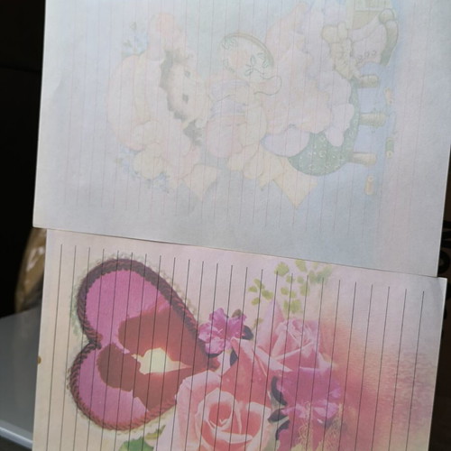 Letter writing set like new, 18 sheets, 2 covers, 4 glue sets with envelopes