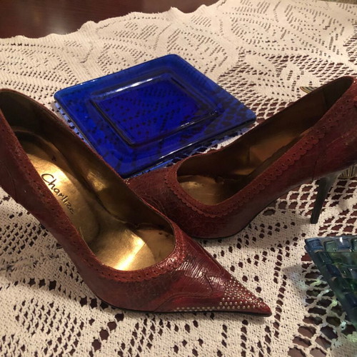 Italian leather Charlize pumps new, burgundy with studs