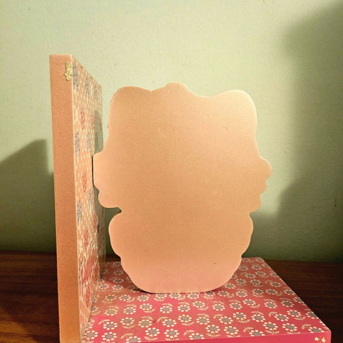 Hello Kitty bookends set like new, wooden in pastel and fuchsia shades