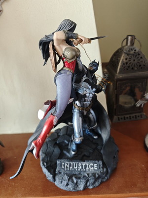 Άγαλμα Batman vs Wonder Woman Injustice Collector's Edition σαν καινούργιο