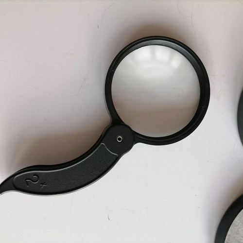 Magnifying glass crystal like new 2X with case