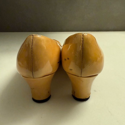 Handmade pumps like new, beige, size 38 Dialektos