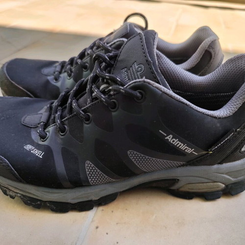 Admiral women's hiking shoe size 40 like new, black gray