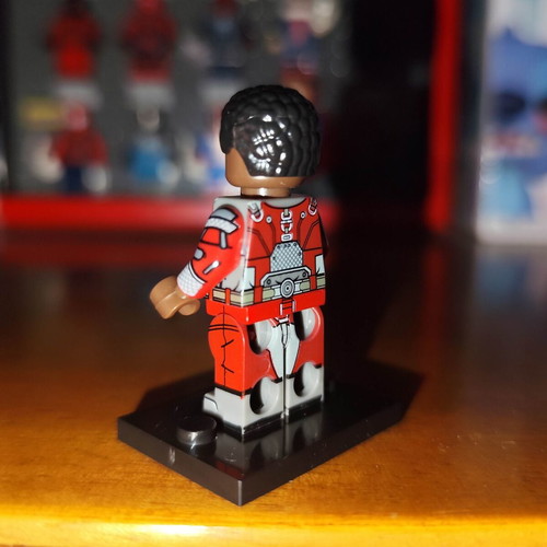 Maximus minifigure like new with stand from Fallout series