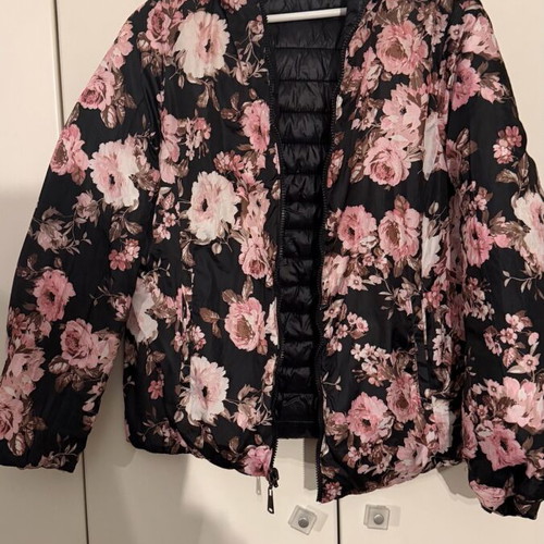 Reversible jacket like new, black with pink flowers