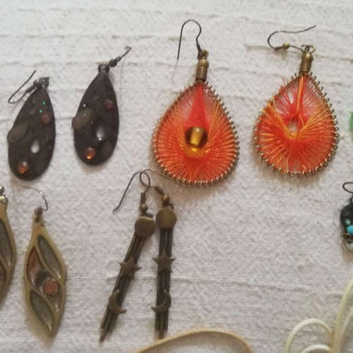Set of necklaces and earrings used, 7 designs