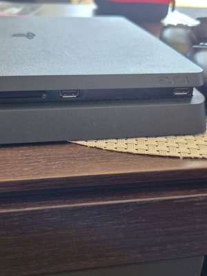 Sony PlayStation 4 με 2 χειριστήρια DualShock4 σαν καινούργιο, 500GB