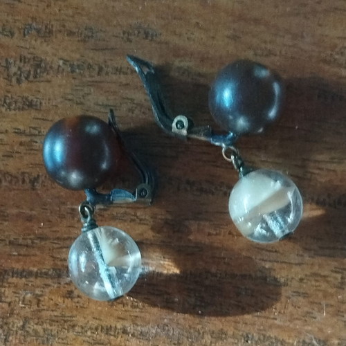 Vintage earrings with Art Deco style clip and glass beads, like new