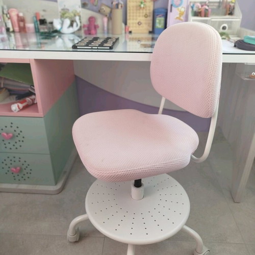 Candy children's desk set like new with chair