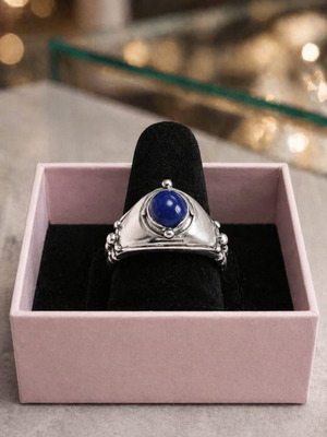 Vintage Atelier silver 925 ring used with lapis lazuli stone