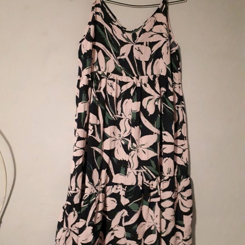 Dress like new with floral pattern, sizes M and L