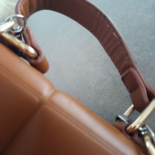 Women's shoulder bag with clip used, tan color