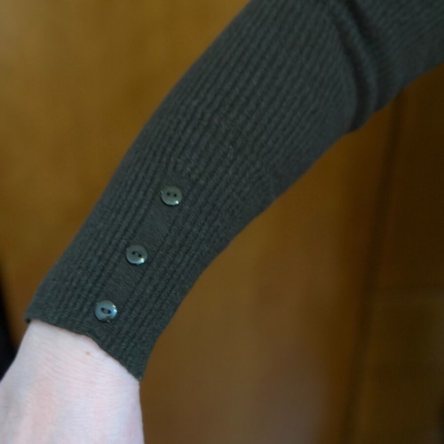 Women's ribbed knit long sleeve shirt used, olive color