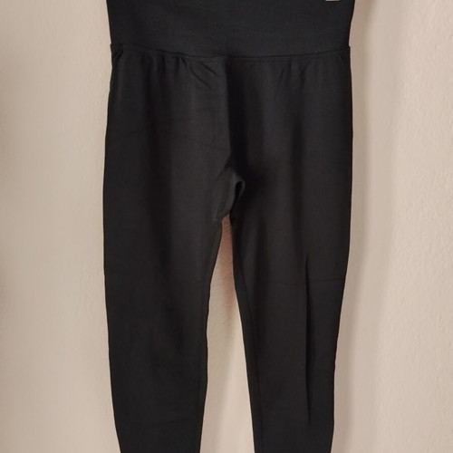Black seamless capri leggings with push up, new